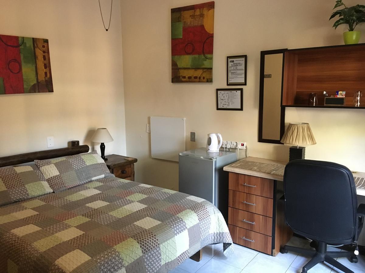 Lions Rest Guest House Germiston Extérieur photo