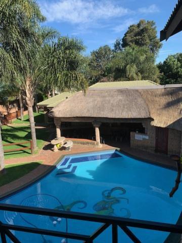 Lions Rest Guest House Germiston Extérieur photo